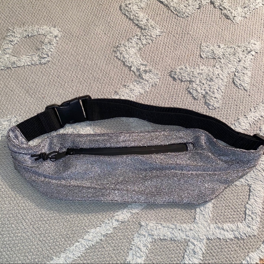 Triangl Fanny pack